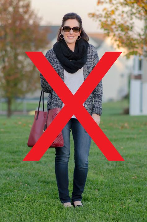 How to Wear Cardigans Without Looking Frumpy #FightTheFrump T Shirt And Cardigan Outfit, How To Wear A Long Cardigan, Outfit With Long Cardigan, How To Style A Cardigan, Winter Cardigan Outfit, How To Wear Cardigan, Sweater Cardigan Outfit, Long Cardigan Outfit, Mode Ab 50