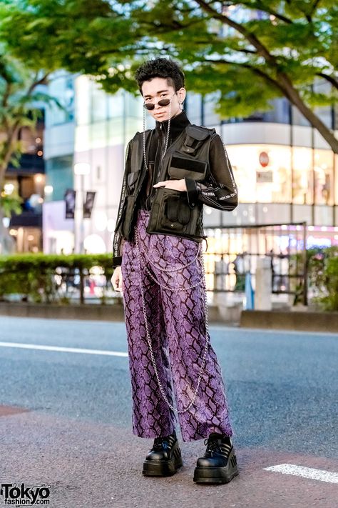 Purple Harajuku Street Styles w/ High-Low Sweater, Rothco Camo Pants, Never Mind the XU Snakeskin Pants, Gallerie Vest & WEGO Backpack Harajuku Mens Fashion, Tokyo Fashion Men, Harajuku Fashion Men, Snakeskin Pants, Harajuku Street Style, Trendy Lifestyle, Japan Fashion Street, Harajuku Men, High Fashion Men