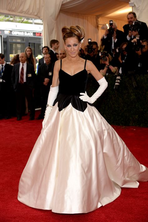 Met Gala Dresses, Charles James, Gala Fashion, Met Gala Red Carpet, Gisele Bundchen, Sarah Jessica, Costume Institute, Vestidos Vintage, Gala Dresses