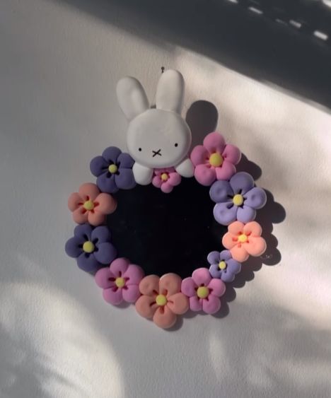 Clay Mirror, Magic Decorations, Paper Cup Crafts, رسم كاريكاتير, Foam Clay, Easy Perler Beads Ideas, Mirror Crafts, Clay Diy Projects, Cute Simple Wallpapers