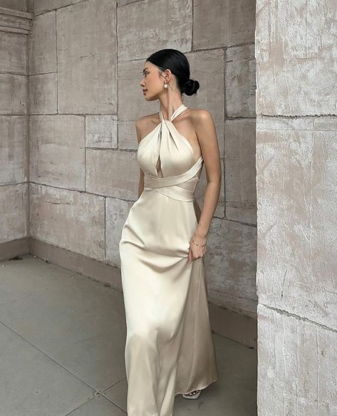 Light Neutral Bridesmaid Dresses, Halter Neck Silk Dress, Beige Dress Formal, Beige Formal Dress, Open Back Satin Dress, Silk Dress Bridesmaid, Satin Dress Outfit, Dress With Halter Neck, Dress For Prom