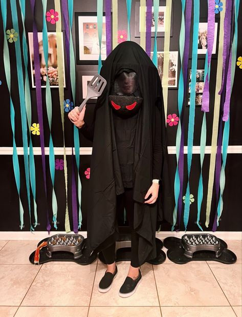 Funny Spongebob Halloween Costumes, Hash Slinging Slasher Costume, Funny Spongebob Costumes, Diy Spongebob Characters Costume, Spongebob Character Costumes Diy, Spongebob Birthday Party Costumes, Spongebob Theme Costume, Spongebob Party Costume, Spongebob Party Outfit