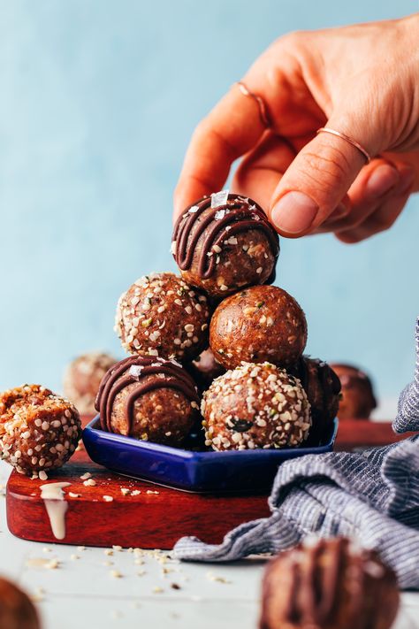 Seedy Tahini Snack Bites (Nut-Free!) Chocolate Tahini, Cookie Bites, Super Snacks, Snack Bites, Minimalist Baker, Cake Bites, Energy Snacks, Salted Chocolate, Reduce Food Waste