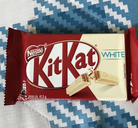 Kit Kat White! Comi! Hummm!!!! Kit Kat White, Logo Design Love, Kit Kat, Chocolate Bar, Chocolates, Gum, Logo Design, Candy, Collage