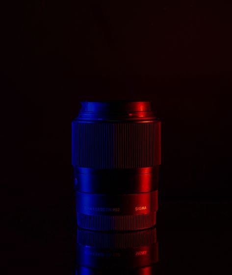 I made this shot using one led light; merged two separate shots - one with blue on left, one with red on right with the same light then color corrected in lightroom and finally merged the the 2 shots in photoshop Gel Lighting Photography, Scene Reference, Pair Eyewear, Commercial Shoot, Light Shoot, Lighting Photography, Contrast Lighting, Movie Photography, Blue Lighting