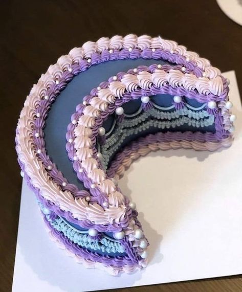 Crescent Moon Cake Design, Trippy Cake Ideas, Pisces Cake, Victorian Cakes, Constellation Wedding, Moon Cakes, Vintage Birthday Cakes, Shape Cake, 21st Cake