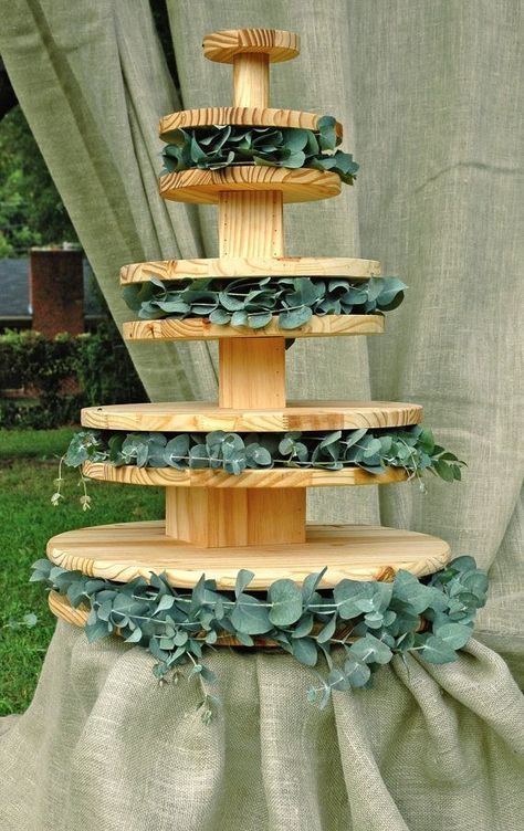 Wedding Cake Tree, Tafel Decor, Wooden Cake, Wedding Cake Stands, בר מצווה, Nontraditional Wedding, Tree Wedding, Wedding Desserts, Wedding Food