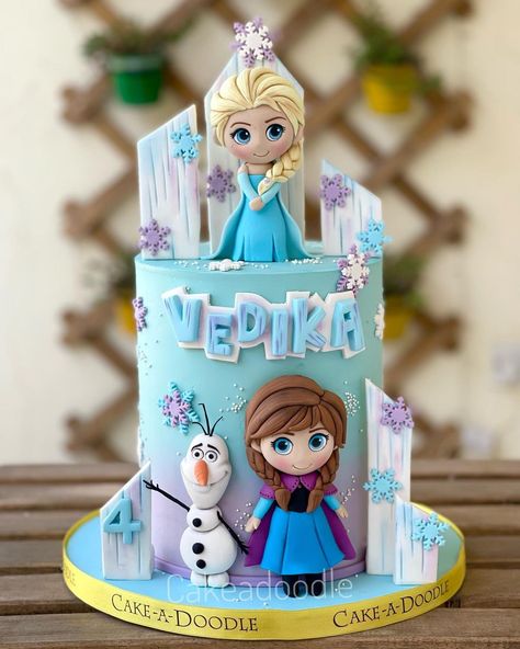 Frozen Fondant Cake, Frozen Theme Cupcakes, Frozen Topper, Frozen Cake Designs, Frozen Fondant, Elsa Torte, Elsa Birthday Cake, Doodle Cake, Frozen Birthday Party Cake