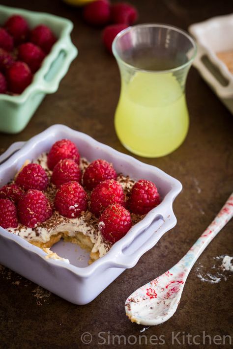 Jamie Oliver's Limoncello trifle and another birthday! - Simone's Kitchen EN Limoncello Trifle, Limoncello Tiramisu, Pudding Recept, Tiramisu Trifle, Dessert Recipies, Jamie Oliver Recipes, Trifle Recipe, Köstliche Desserts, Jamie Oliver