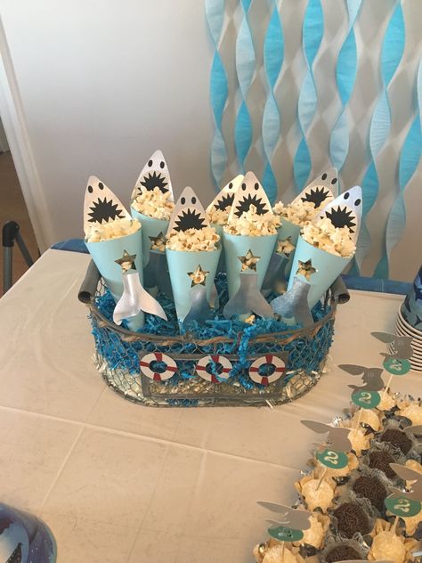 Shark Popcorn, Underwater Party Decorations, Ocean Themed Party, Shark Cupcakes, Surf Birthday, Underwater Party, Shark Themed Party, Shark Birthday Invitations, Nemo Birthday