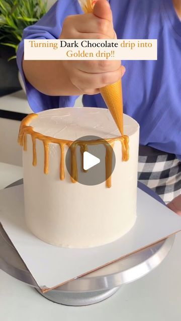 White Chocolate Drip Cake, White Chocolate Drip, Chocolate Drip Cake, Cake Artist, Piping Bag, Chocolate Drip, Drip Cake, Gold Dust, Drip Cakes