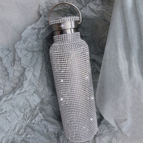 Diamond Stainless Steel Vacuum Flask Bedazzled Hydro Flask, Rhinestone Water Bottle, Bedazzled Water Bottle, Gift Rap, Diy Mug Designs, Bling Bottles, Liquor Gifts, Size 12 Fashion, Birthday Goals