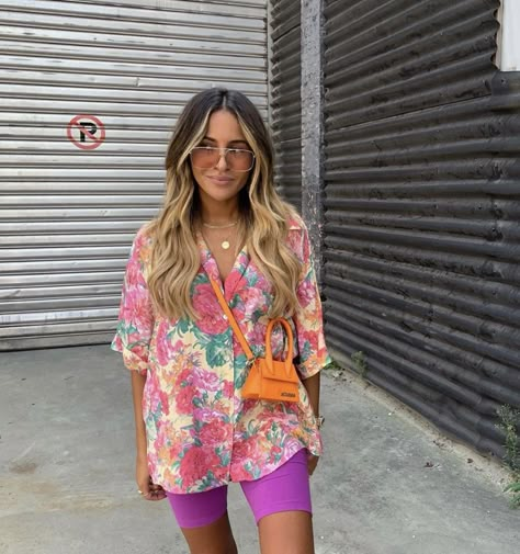 Chic Pride Outfit, Colorful Accessories Outfit, Funky Summer Fashion, Summer Outfits Bright Colors, Colorful Spring Outfits, Floral Shorts Outfits, Fashion Outfits Winter, 2024 Outfits, Nashville Outfits