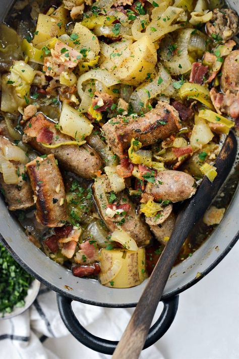 Sausage Potatoes And Onions, Dublin Coddle Recipe, Crowd Meals, Coddle Recipe, Dublin Coddle, Potatoes And Onions, Irish Cuisine, Sausage Dishes, Sausage Potatoes