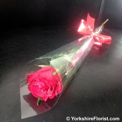 Yorkshire Florist: Single Gift Wrapped Roses Single Rose Bouquet, Single Flower Bouquet, Roses Gift, Gate Decoration, Single Red Rose, Paper Art Design, Rose Video, Crochet Flowers Free Pattern, Real Rose