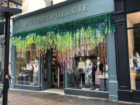 Anthropology Store, Anthropologie Window Display, Anthropologie Art, Anthropologie Store, Room Organisation, Shop Window Stickers, Anthropologie Home, Showroom Interior Design, Retail Windows