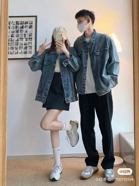 Couple Twinning Outfits, Couple Clothes Matching Outfits, Matching Outfits For Couples Casual, Ootd Couple, Prenuptial Photoshoot, Japan Outfit, Desi Fashion Casual, Twin Outfits, Cute Couple Outfits