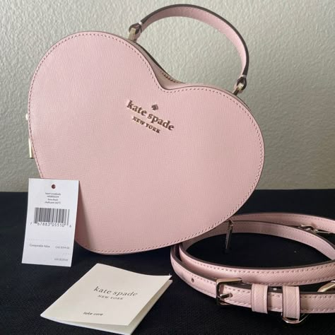 Kate Spade Heart Bag, New York Love, Kate Spade Heart, Heart Purse, Pink Clothing, Aesthetic Bags, Handbag Essentials, Dream Bags, Girly Bags