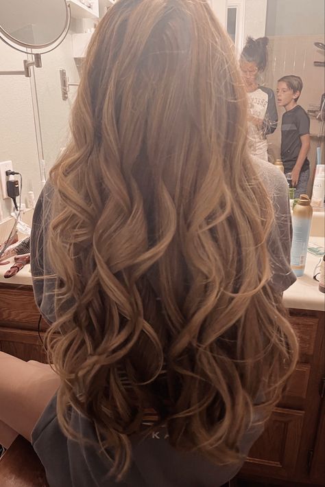 Long Hair Curled Ends, Lose Curl, Light Brown Curled Hair, Graduation Curls, Light Curls Long Hair Loose Waves, Curled Hair Prom, Lose Curls Long Hair, Lightly Curled Hair, Brown Curled Hair