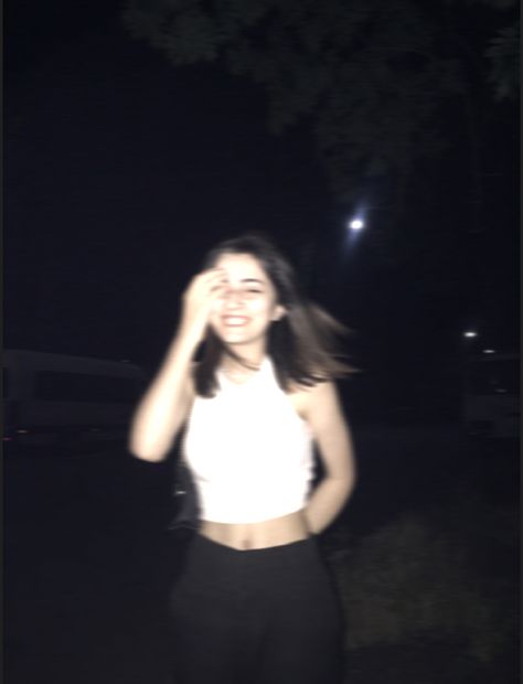 Blur Girl Aesthetic, Blur Photography Aesthetic, Motion Blur Aesthetic, Photography Motion Blur, Night Girl, Dark Girl, Photography Motion, Blur Photography, Women Photography