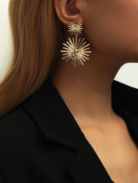 Black Dress And Gold Accessories, Gold Statement Earrings Formal, Gold Star Earrings, Embellished Fashion, Gold Statement Earrings, Gold Drop Earrings, Simple Earrings, Boutique Jewelry, Star Earrings