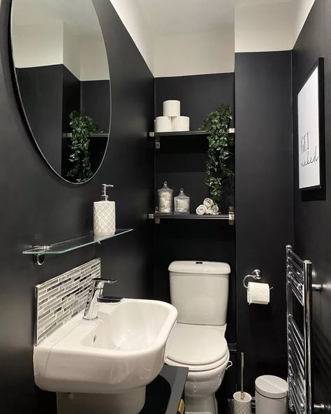 Small Ensuite Ideas, Small Ensuite, Toilet Decor, Black Bathroom Decor, Black And White Bathroom, Bathroom Design Black, Dark Bathrooms, Spa Bathroom, Black Toilet