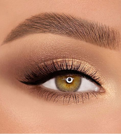 39. Bronze Gold Tone Makeup Look Looking for the best eyeshadow eye makeup trends 2021. Whether smokey, Euphoria or soft glam eye makeup looks... Make Up Looks Gold, Natural Gold Eyeshadow Looks, Gold Makeup For Green Eyes, Makeup Looks Gold Eyes, Golden Eye Makeup Wedding, Gold Makeup Looks For Wedding, Evening Make Up For Green Eyes, Golden Look Make Up, Hoco Makeup Ideas Natural Green Eyes