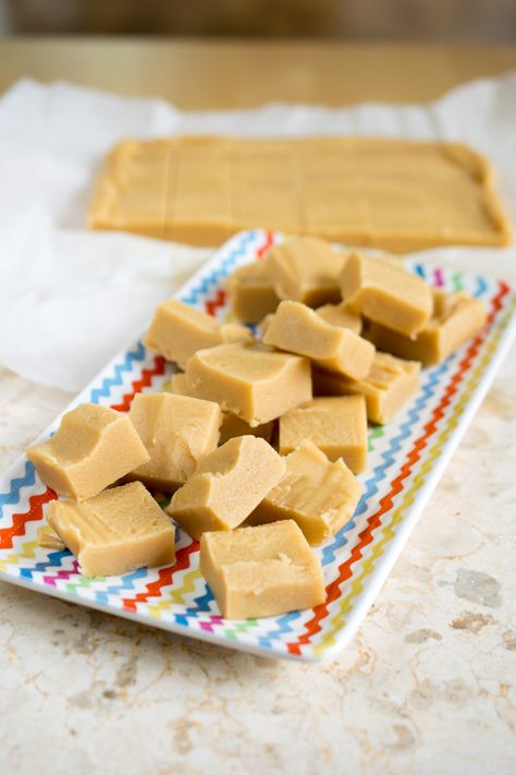 Fudge Recipe Condensed Milk, Vanilla Fudge Recipe, Vanilla Fudge Recipes, Butter Ideas, Peanut Butter Fudge Easy, Kecap Manis, Vanilla Fudge, Vanilla Recipes, Clam Recipes