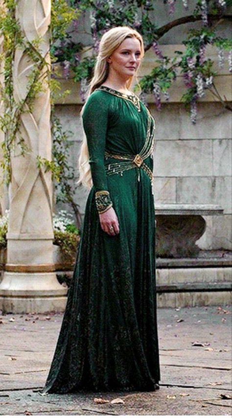 Galadriel Green Dress, Ring Of Power Costumes, Galadriel Rings Of Power Dress, Rings Of Power Costumes, Lotr Outfits, Rings Of Power Galadriel, Galadriel Rings Of Power, Galadriel Dress, Daenerys Cosplay