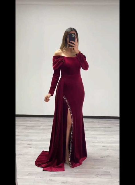 Sheath/Column Off-The-Shoulder Velvet Evening Dresses With Split Front Dresses With Split, Velvet Evening Dress, Dresses Fancy, Classy Gowns, Chic Dress Classy, Dinner Dress Classy, Fancy Dresses Long, Women Dresses Classy, Elegant Dresses Classy