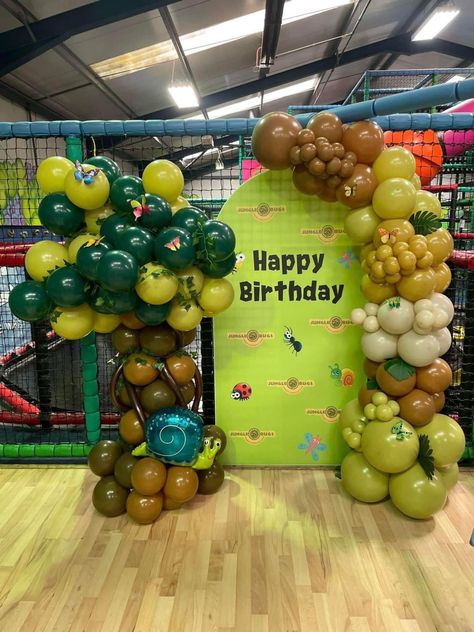 Bug Balloon Arch, Baloon Garland, Soft Play Centre, Jungle Balloons, Bug Party, Balloon Tree, Insects Theme, Balloon Display, Balloon Ideas