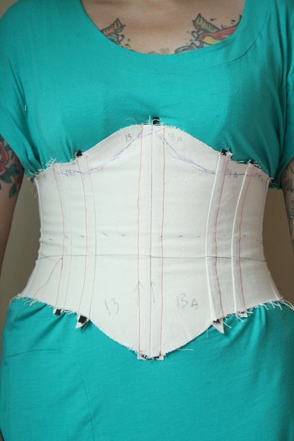 Well, it's happened again: I've got the corset bug. And it's a good thing--I've finally pulled out the underbust corset kit from Sew Curv... Diy Corset Pattern, Free Corset Pattern, Underbust Corset Pattern, Corset Top Pattern, Sewing Corset, Corset Diy, Diy Corset, Corset Underbust, Corset Fashion Outfits