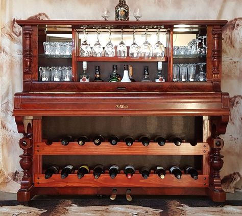 How to Repurpose a Piano Into a Bar/Drinks Cabinet Old Piano, Old Pianos, Piano Bar, Apartment Makeover, Home Coffee Bar, Pallet Wall, Drinks Cabinet, Wall Bar, Kitchen Signs