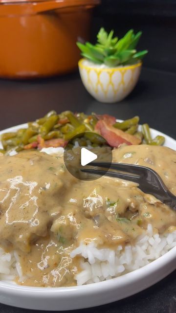 Cris 💜 on Instagram: "Cream of mushroom hamburger steak #hamburgersteak #gravy #creamofmushroom #campbellssoup @campbells" Cream Of Mushroom Hamburger Steak, Salisbury Steak Cream Of Mushroom Soup, Hamburger With Cream Of Mushroom Soup, Hamburger And Mushroom Recipes, Cream Of Mushroom Hamburger, Mushroom Hamburger Steak, Hamburger Sliders, Easy Weekday Meals, Mushroom Burger