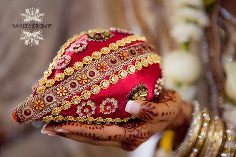 Decorated-Coconut-Indian-Wedding Decorated Coconut Indian Wedding, Wedding Gifts Indian, Kalash Decoration, Coconut Decoration, Wedding Party Decorations Diy, Read Together, Thali Decoration Ideas, Indian Wedding Favors, Wedding Gift Pack