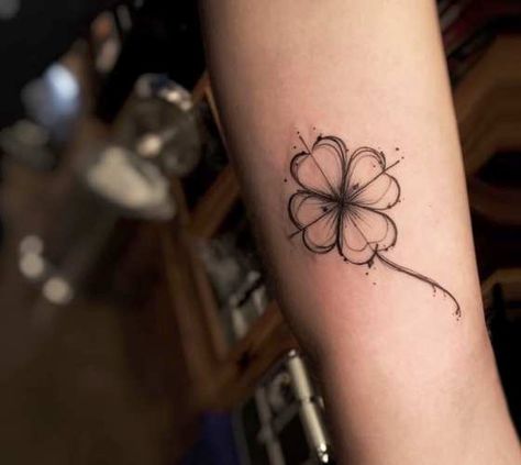 Nice small black tattoo art of motive Cloverleaf by Felipe Rodrigues Tattoos Black And White, Small Black Tattoos, Leaf Clover Tattoo, Sleeve Filler, Four Leaf Clover Tattoo, Compass Rose Tattoo, Clover Tattoo, Shamrock Tattoos, Irish Tattoos