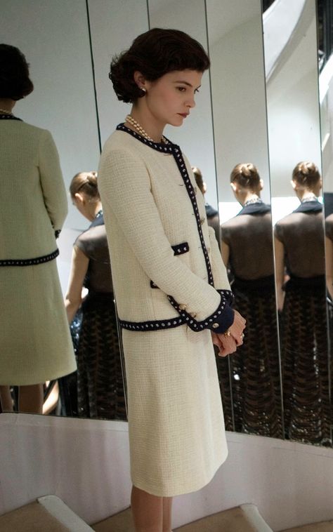 Couture Stories: CHANEL jacket Dramatic Gamine, French Ethereal, Chanel Cardigan, Interview Suits, Chanel Style Jacket, Coco Chanel Fashion, Audrey Tautou, Chanel Suit, Mode Chanel