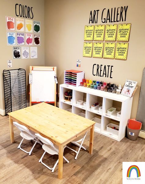 Art Center Playroom Ideas, Art Station Preschool, Classroom Art Center Ideas, Classroom Centers Setup Preschool, Art Wall In Classroom Ideas, Art Station Kindergarten, Art Table Preschool, Childcare Classroom Setup, Art Center Daycare