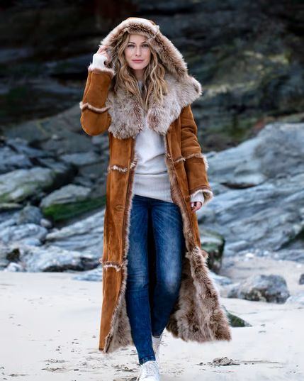 Sheepskin Shearling Coat Women, Boho Winter Coats For Women, Boho Winter Coat, Shearling Coat Womens, Ladies Coat, Look Boho Chic, Full Length Coat, Fur Jackets, Boho Outfit