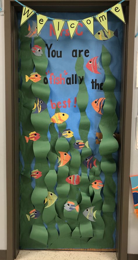 Under the sea Beach Theme Classroom, Teacher Appreciation Doors, Under The Sea Decorations, Ocean Theme Classroom, School Door Decorations, Preschool Bulletin, Teacher Doors, School Doors, Door Decorations Classroom