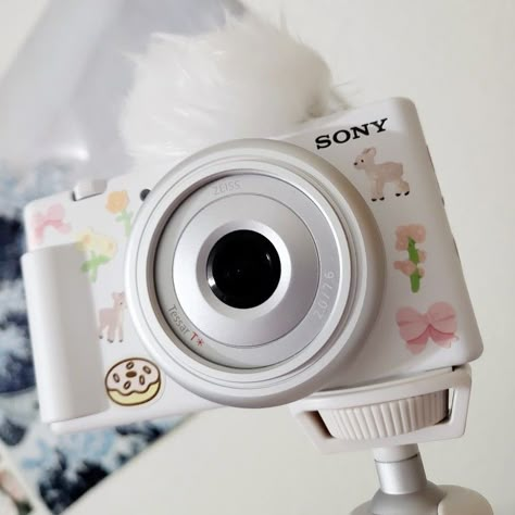 White Camera Aesthetic, Sony Zv1 Aesthetic, Vlog Camera Aesthetic, Sony Vlogging Camera, White Sony Camera, Sony Vlogging Camera White, Pink Sony Camera, Sony Zv1, Digi Camera