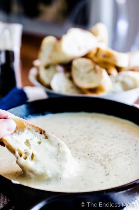 SAVE FOR LATER! Caramelized Shallot and Gruyere Cheese Fondue is the best cheese fondue you will ever eat! #fondue #cheesefondue #cheese #gruyere Gruyere Fondue, Cheese Gruyere, Cheese Fondue Recipe Easy, Best Cheese Fondue, Easy Cheese Fondue, Swiss Cheese Fondue, Fondue Ideas, Beer Cheese Fondue, Fondue Dinner