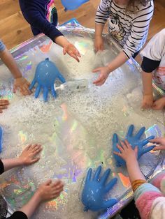 Handwashing Activity for Children with Balloons and Soap Handwashing Activity At Kibworth Methodist Church in Leicester, United Kingdom, they did a fun handwashing activity! Washing Hands Activities, Healthy Habits Activities, Healthy Habits Preschool, Hygiene Activities, Wellbeing Activities, Eyfs Activities, Health Activities, Hidden Rooms, Hand Hygiene