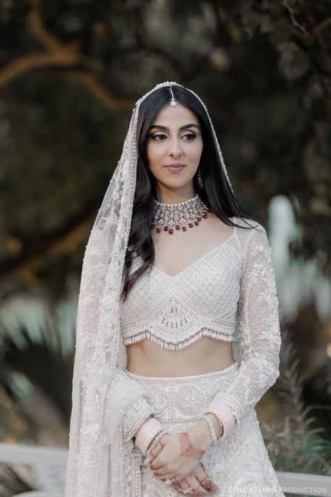 15 Stunning Full Sleeves Bridal Blouse Designs - Save It Right Now! - SetMyWed Dreamy Garden Wedding, Full Sleeves Blouse Designs, Bridal Entry, Fashionable Saree, Full Sleeves Design, Dreamy Garden, White Lehenga, Celebrity Bride, Full Sleeve Blouse