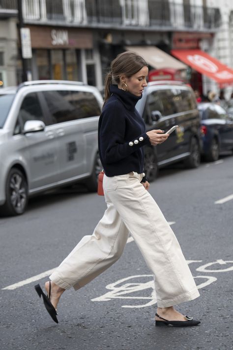 Culotte Outfit, How To Style Wide Leg Jeans, Style Wide Leg Jeans, Pretty Flats, Spring Jeans, Looks Jeans, White Jeans Outfit, Outfit Jeans, Looks Street Style