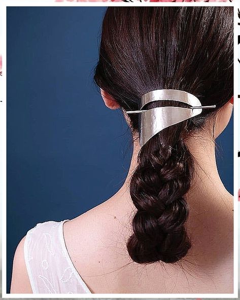 Hair Accessories For Winter - Get all your supplies met with just one simple click to visit. Do It TODAY! Asymmetric Hair, Star Wars Hair, Gold Hair Clip, Geometric Hair, Minimalist Hair, Geometric Hair Clip, Asymmetrical Hairstyles, Gold Hair Clips, Hair Cuffs