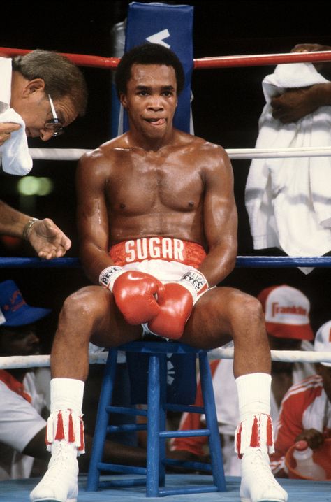 Sugar Ray Leonard, Ray Leonard, Boxing Images, Muhammed Ali, Boxing Posters, American Athletes, Boxing History, Boxing Champions, Mma Boxing