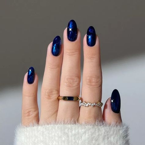 24 December Nail Ideas for a Festive Year-End Mani Blue Chrome Nail, Stained Glass Nails, December Nail Ideas, Sapphire Nails, Blue Chrome Nails, Emerald Nails, 24 December, Velvet Nails, December Nails