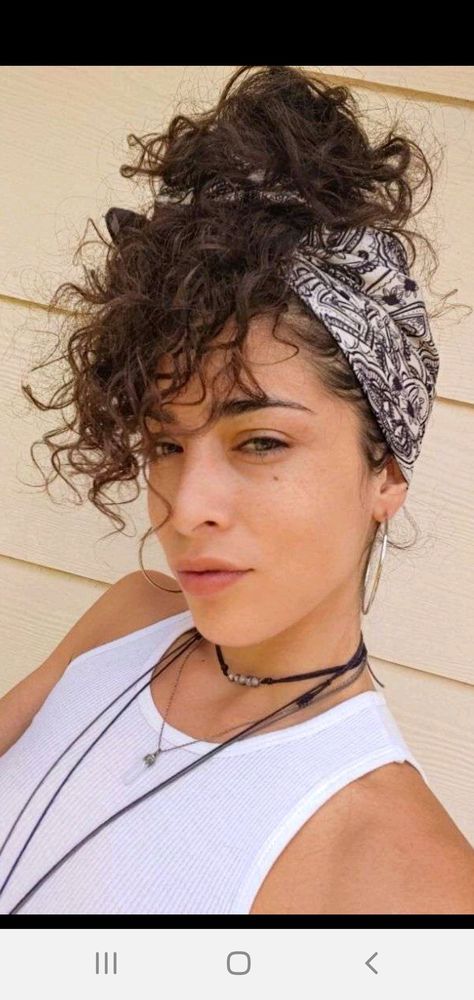 Tomboy Summer, Bandana Hairstyle, Bandana Hairstyles Short, Hairstyle Short, Bandana Hairstyles, Beauty Stuff, Beach Hair, Scarf Hairstyles, Short Curly