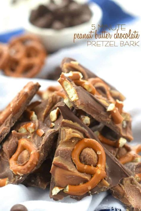 This Five Minute Peanut Butter Chocolate Pretzel Bark is about as quick as it gets and SO delicious! Chocolate Pretzel Bark, Peanut Butter Chocolate Bark, Bark Recipes Easy, Peanut Butter Bark, Pretzel Bark, Bark Recipes, Salty Sweet Snacks, Peanut Butter Pretzel, Bark Recipe